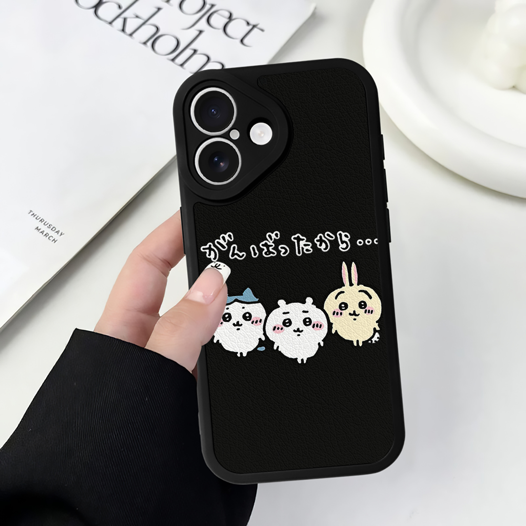 （画像用） ちいかわ ハチワレ Chii-kawa hachiware 【iPhone 16シリーズ対応】シリコンスマホケース（レザー調） 材質：シリコン